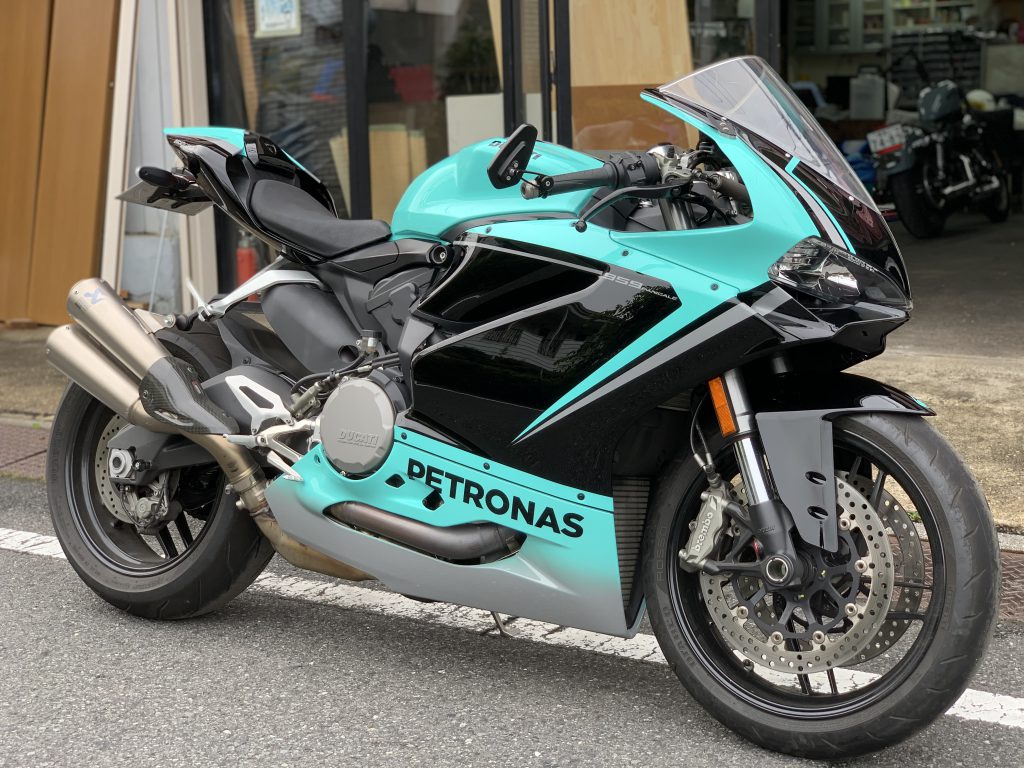 りんりんページ　カスタムペイント2体 極寒の #波津海岸 。耳当てが必要です。 #バイク #カワサキ #zzr1100